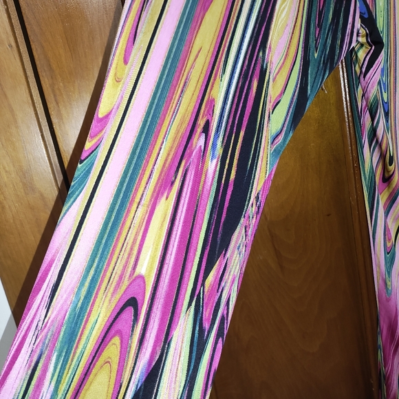 Women's 2pc Leisure Set - Picture 11 of 11